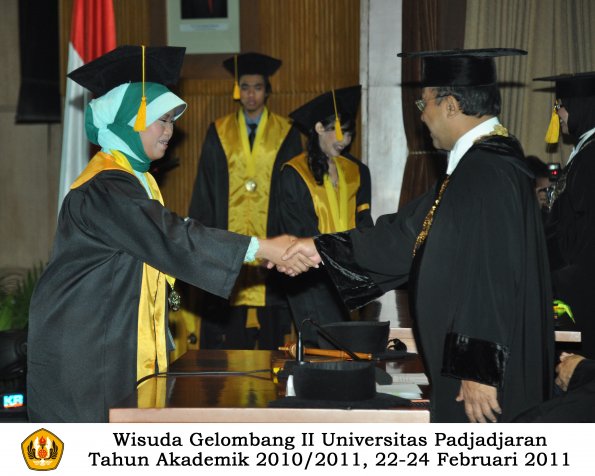 wisuda-fakultas-ekonomi-s2-profesi-s1-d3-oleh-rektor-177