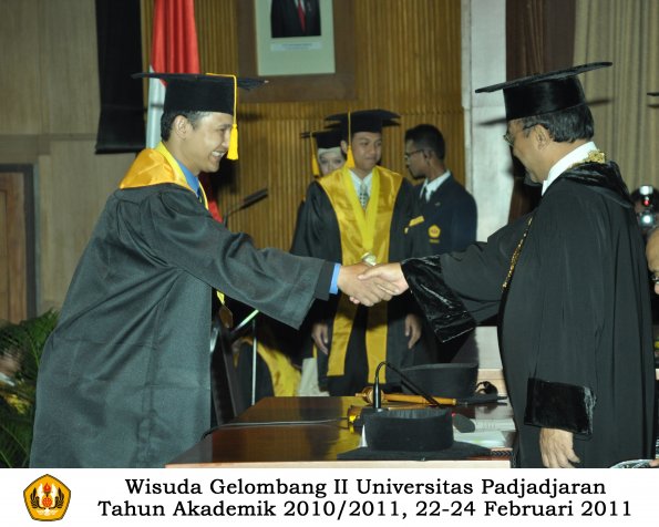 wisuda-fakultas-ekonomi-s2-profesi-s1-d3-oleh-rektor-178