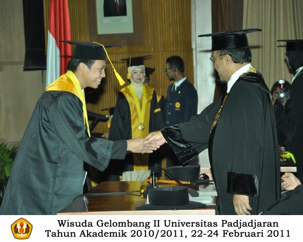 wisuda-fakultas-ekonomi-s2-profesi-s1-d3-oleh-rektor-179