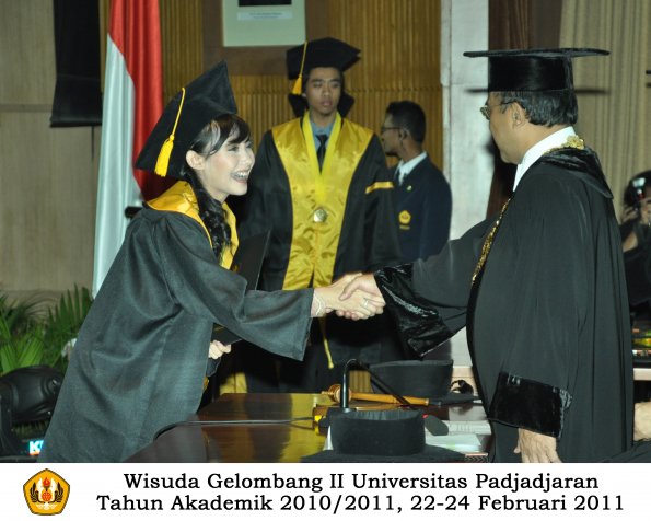 wisuda-fakultas-ekonomi-s2-profesi-s1-d3-oleh-rektor-182