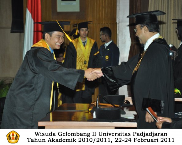 wisuda-fakultas-ekonomi-s2-profesi-s1-d3-oleh-rektor-183