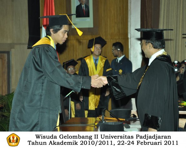 wisuda-fakultas-ekonomi-s2-profesi-s1-d3-oleh-rektor-184