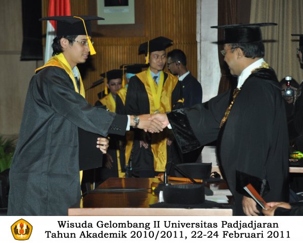 wisuda-fakultas-ekonomi-s2-profesi-s1-d3-oleh-rektor-185