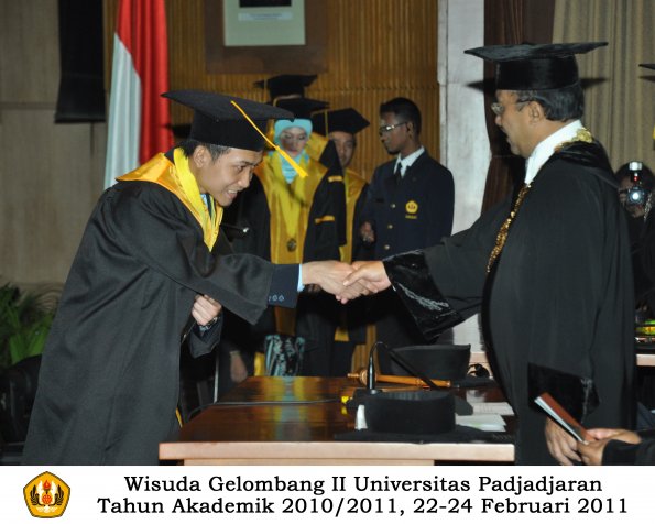 wisuda-fakultas-ekonomi-s2-profesi-s1-d3-oleh-rektor-187