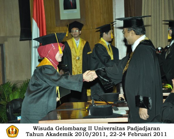 wisuda-fakultas-ekonomi-s2-profesi-s1-d3-oleh-rektor-188