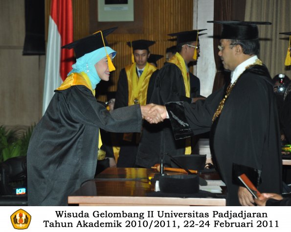 wisuda-fakultas-ekonomi-s2-profesi-s1-d3-oleh-rektor-189