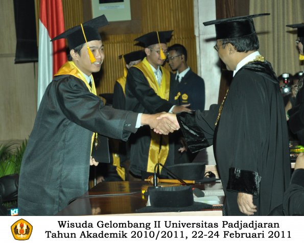 wisuda-fakultas-ekonomi-s2-profesi-s1-d3-oleh-rektor-190