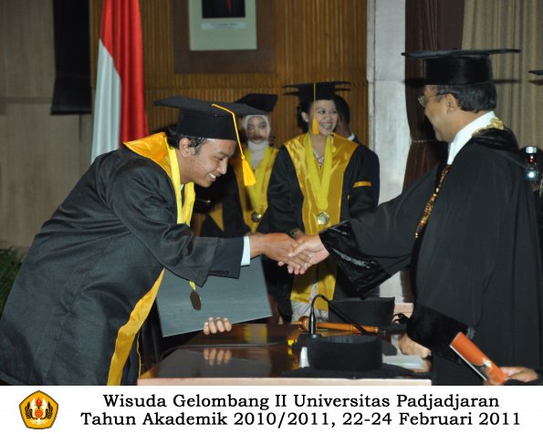 wisuda-fakultas-ekonomi-s2-profesi-s1-d3-oleh-rektor-193