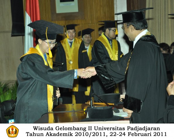 wisuda-fakultas-ekonomi-s2-profesi-s1-d3-oleh-rektor-194