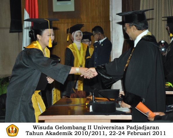 wisuda-fakultas-ekonomi-s2-profesi-s1-d3-oleh-rektor-195