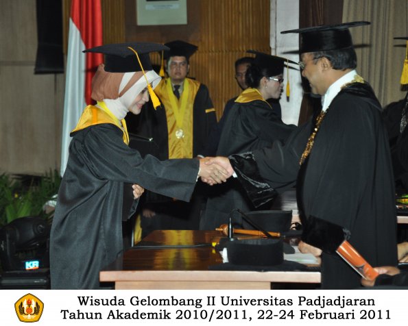 wisuda-fakultas-ekonomi-s2-profesi-s1-d3-oleh-rektor-197