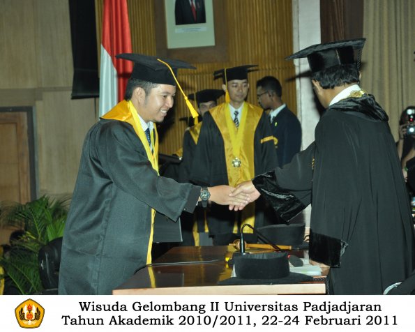 wisuda-fakultas-ekonomi-s2-profesi-s1-d3-oleh-rektor-198