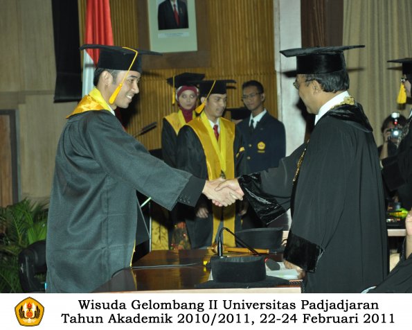 wisuda-fakultas-ekonomi-s2-profesi-s1-d3-oleh-rektor-199