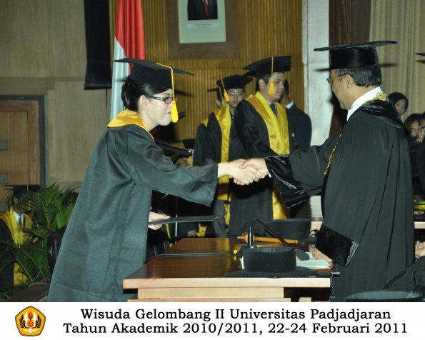 wisuda-fakultas-ekonomi-s2-profesi-s1-d3-oleh-rektor-202