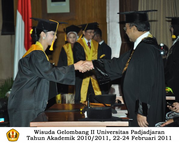 wisuda-fakultas-ekonomi-s2-profesi-s1-d3-oleh-rektor-203