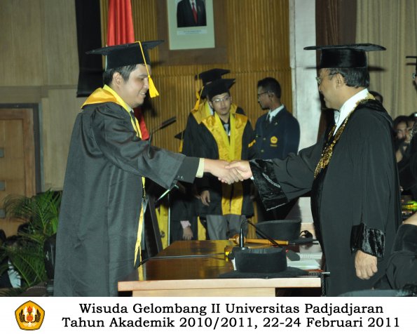 wisuda-fakultas-ekonomi-s2-profesi-s1-d3-oleh-rektor-204