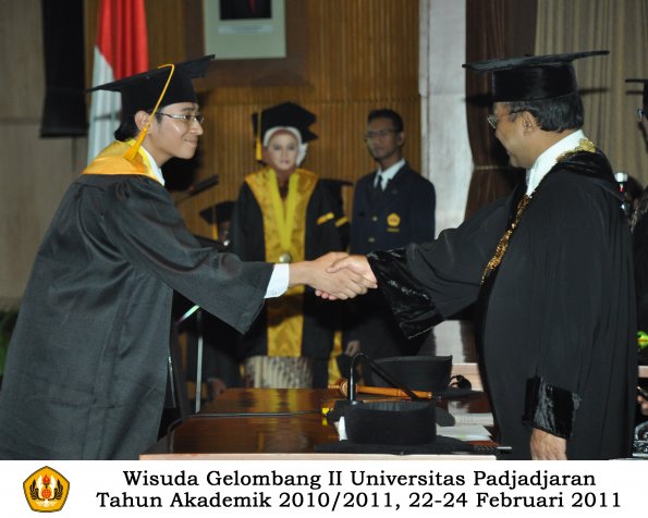 wisuda-fakultas-ekonomi-s2-profesi-s1-d3-oleh-rektor-205