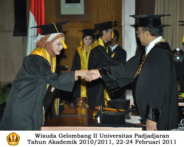 wisuda-fakultas-ekonomi-s2-profesi-s1-d3-oleh-rektor-207