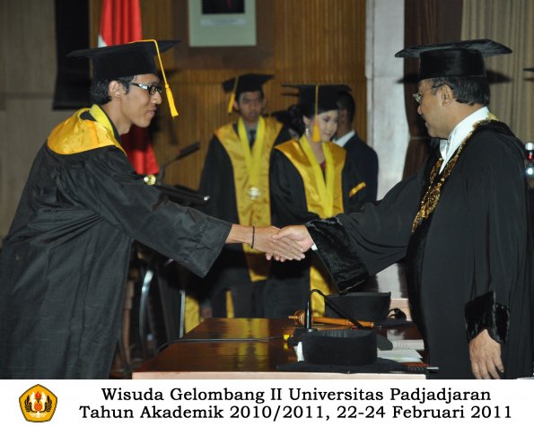 wisuda-fakultas-ekonomi-s2-profesi-s1-d3-oleh-rektor-209