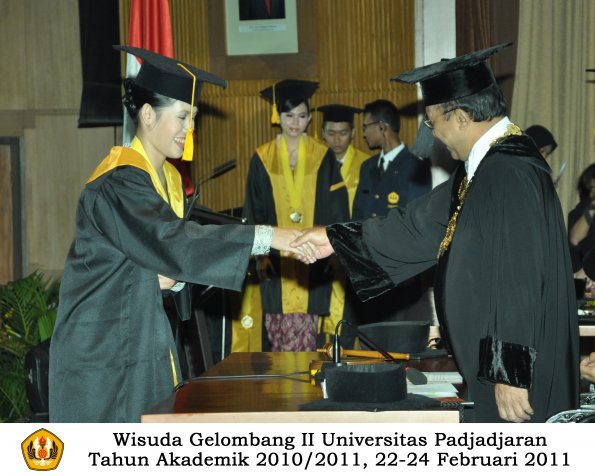 wisuda-fakultas-ekonomi-s2-profesi-s1-d3-oleh-rektor-210