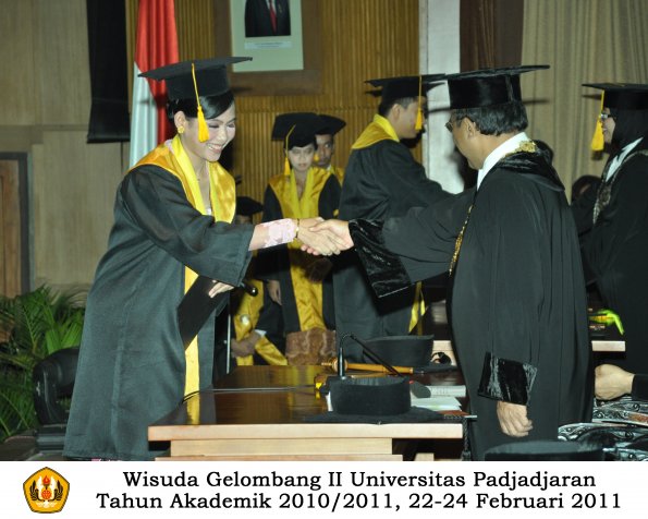 wisuda-fakultas-ekonomi-s2-profesi-s1-d3-oleh-rektor-212