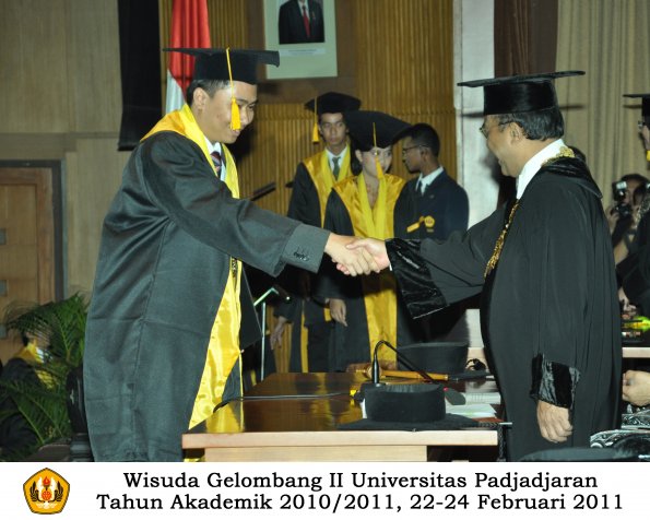 wisuda-fakultas-ekonomi-s2-profesi-s1-d3-oleh-rektor-214