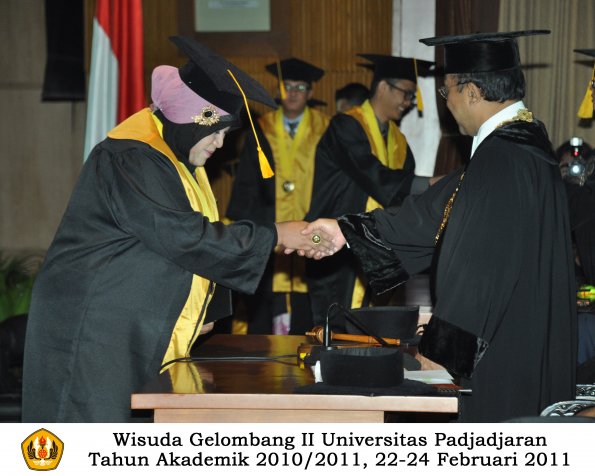 wisuda-fakultas-ekonomi-s2-profesi-s1-d3-oleh-rektor-215