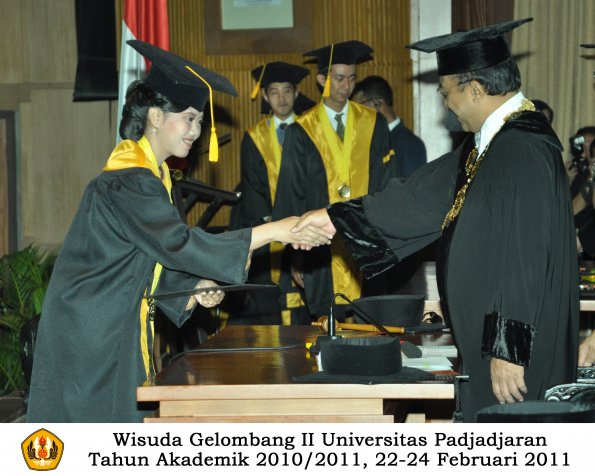 wisuda-fakultas-ekonomi-s2-profesi-s1-d3-oleh-rektor-216