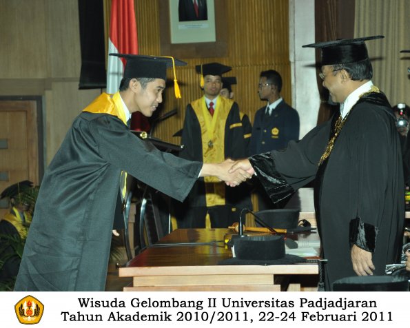 wisuda-fakultas-ekonomi-s2-profesi-s1-d3-oleh-rektor-219