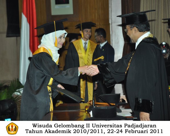 wisuda-fakultas-ekonomi-s2-profesi-s1-d3-oleh-rektor-220