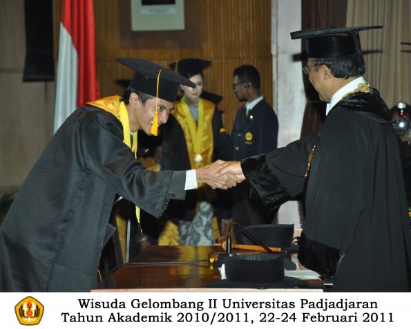 wisuda-fakultas-ekonomi-s2-profesi-s1-d3-oleh-rektor-221