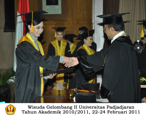 wisuda-fakultas-ekonomi-s2-profesi-s1-d3-oleh-rektor-223