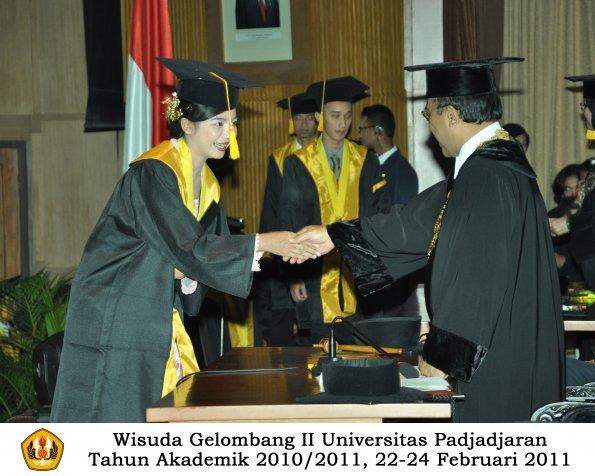 wisuda-fakultas-ekonomi-s2-profesi-s1-d3-oleh-rektor-224