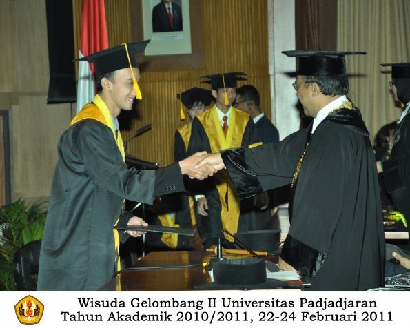 wisuda-fakultas-ekonomi-s2-profesi-s1-d3-oleh-rektor-226