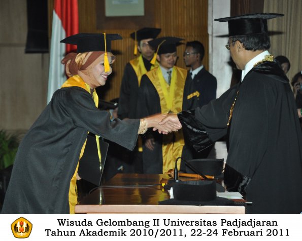 wisuda-fakultas-ekonomi-s2-profesi-s1-d3-oleh-rektor-227