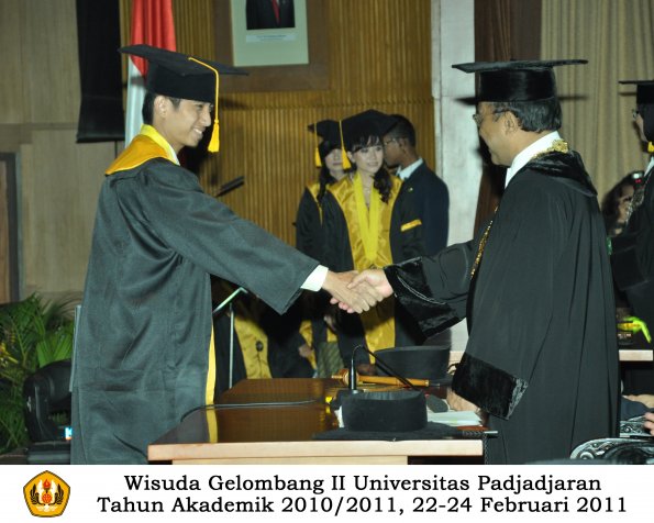 wisuda-fakultas-ekonomi-s2-profesi-s1-d3-oleh-rektor-228