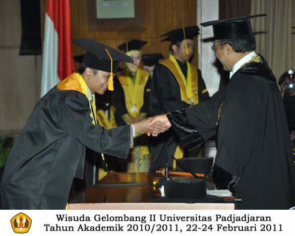 wisuda-fakultas-ekonomi-s2-profesi-s1-d3-oleh-rektor-229