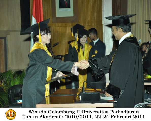 wisuda-fakultas-ekonomi-s2-profesi-s1-d3-oleh-rektor-230