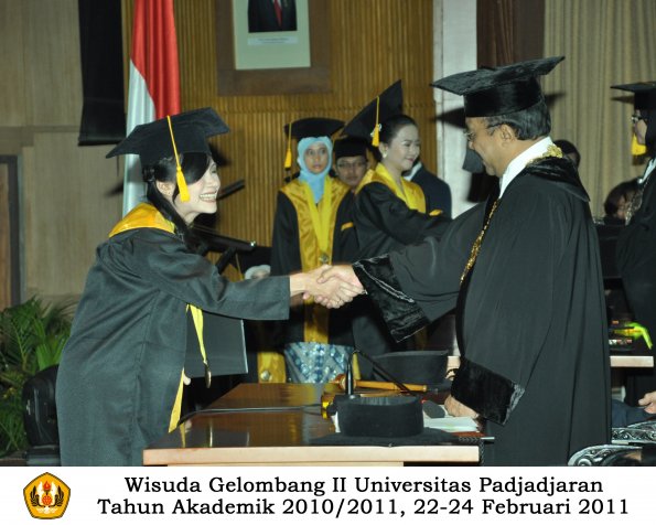 wisuda-fakultas-ekonomi-s2-profesi-s1-d3-oleh-rektor-232