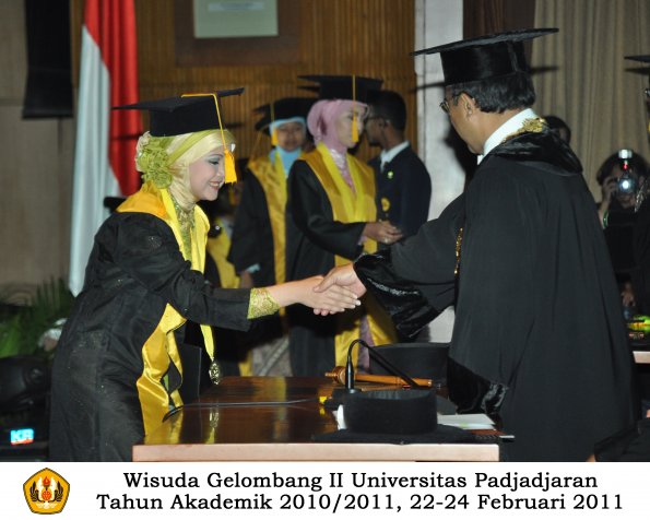 wisuda-fakultas-ekonomi-s2-profesi-s1-d3-oleh-rektor-233