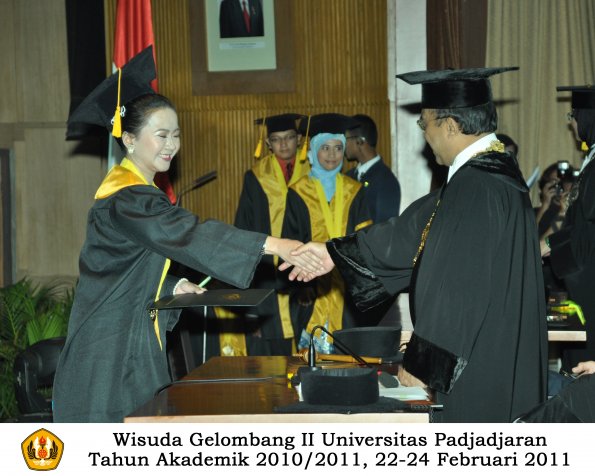 wisuda-fakultas-ekonomi-s2-profesi-s1-d3-oleh-rektor-234