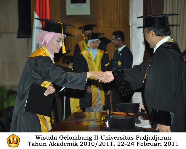 wisuda-fakultas-ekonomi-s2-profesi-s1-d3-oleh-rektor-235