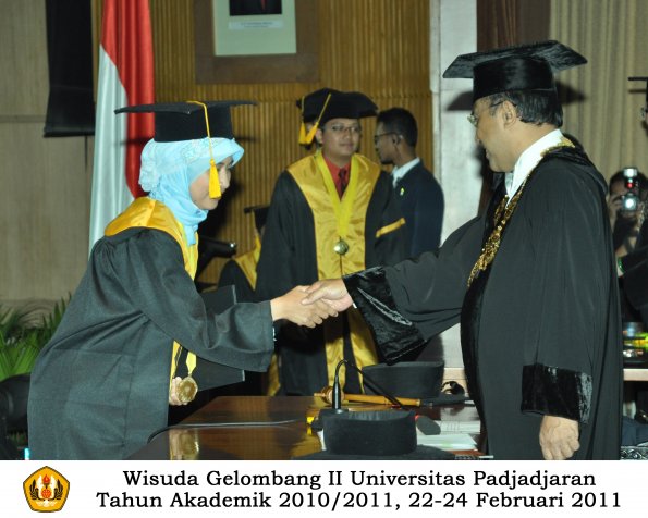 wisuda-fakultas-ekonomi-s2-profesi-s1-d3-oleh-rektor-236