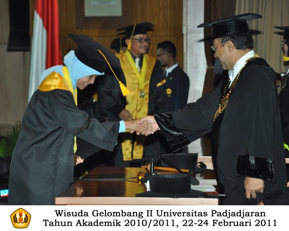 wisuda-fakultas-ekonomi-s2-profesi-s1-d3-oleh-rektor-237