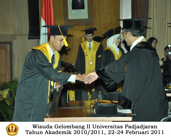 wisuda-fakultas-ekonomi-s2-profesi-s1-d3-oleh-rektor-239