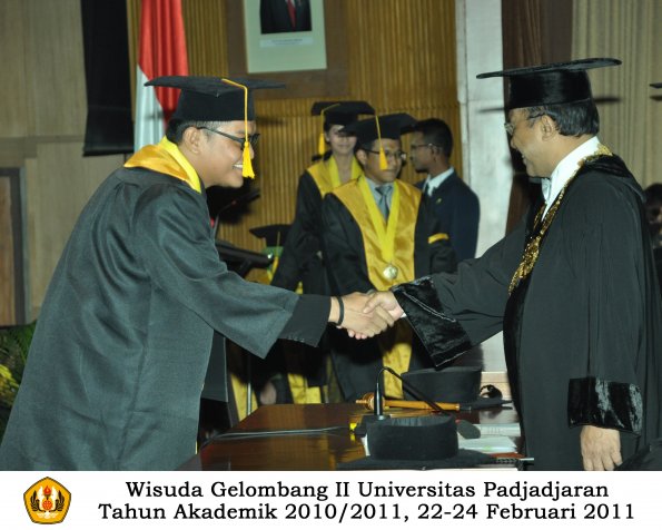 wisuda-fakultas-ekonomi-s2-profesi-s1-d3-oleh-rektor-242