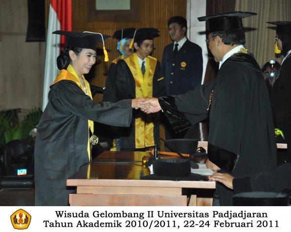 wisuda-fakultas-ekonomi-s2-profesi-s1-d3-oleh-rektor-243