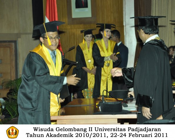 wisuda-fakultas-ekonomi-s2-profesi-s1-d3-oleh-rektor-244