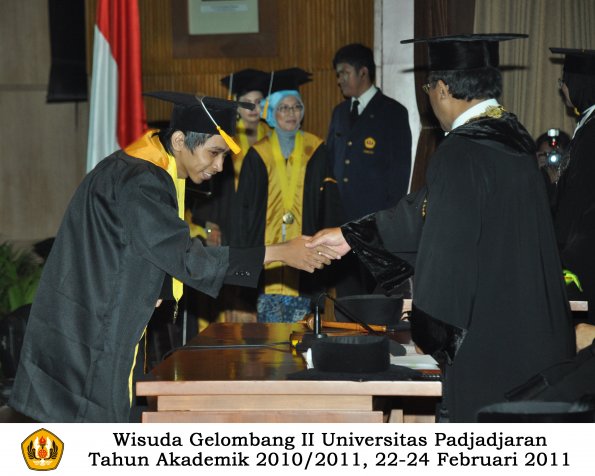 wisuda-fakultas-ekonomi-s2-profesi-s1-d3-oleh-rektor-245