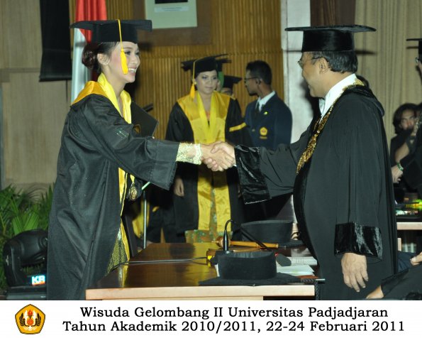 wisuda-fakultas-ekonomi-s2-profesi-s1-d3-oleh-rektor-246